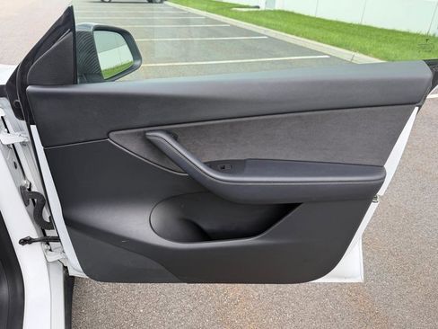 Used 2022 Tesla Model Y Performance AWD/4WD image 16