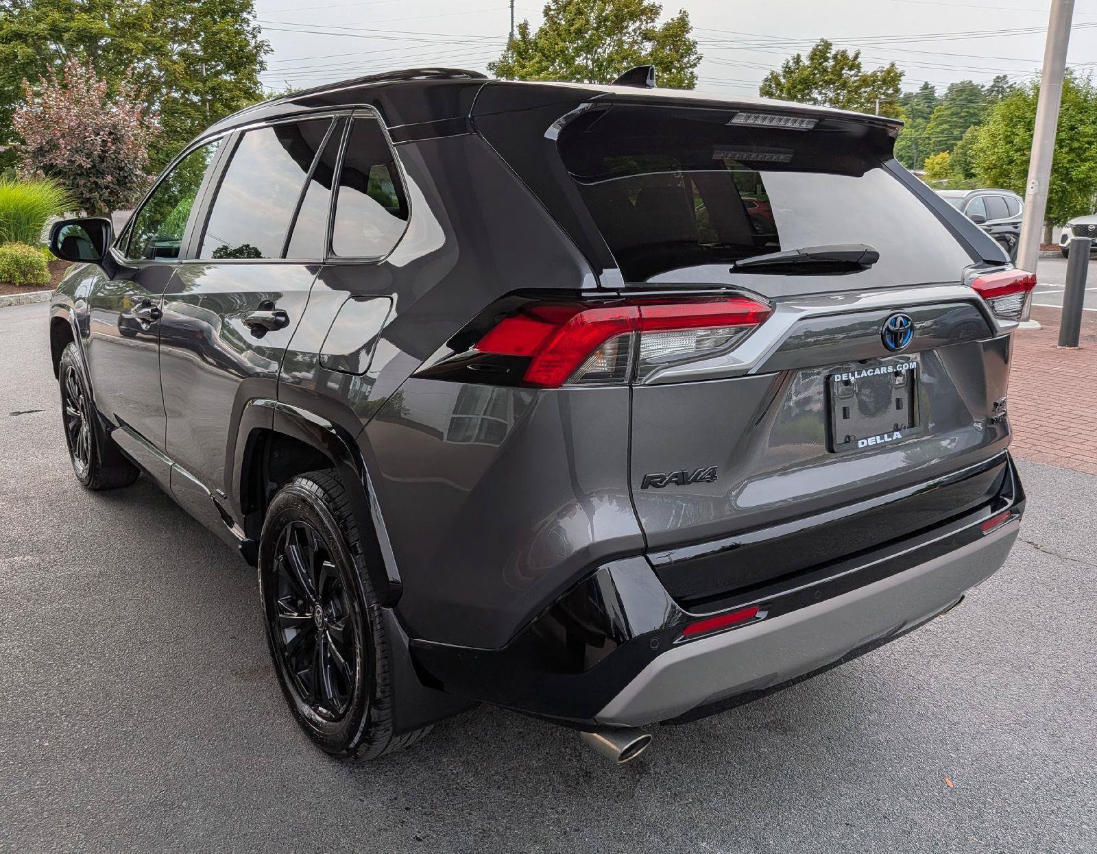Used 2022 Toyota RAV4 XSE AWD/4WD image 8