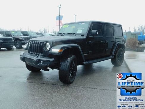 Used 2022 Jeep Wrangler Unlimited Sahara image 4