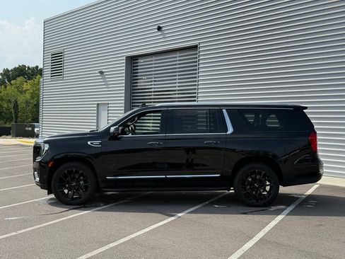 Used 2023 GMC Yukon XL SLT w/ SLT Luxury Package AWD/4WD image 11