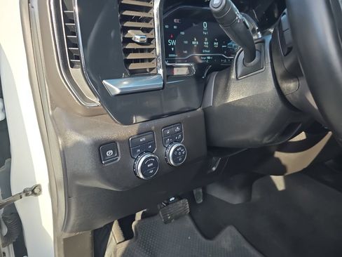 Used 2024 GMC Sierra 1500 SLT image 25