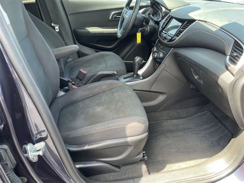 Used 2019 Chevrolet Trax LS w/ Tint and Cruise Package image 28