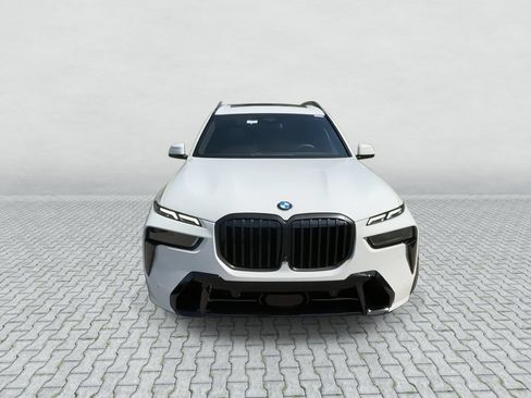 Used 2027 BMW X7 xDrive40i w/ M Sport Package AWD/4WD image 3