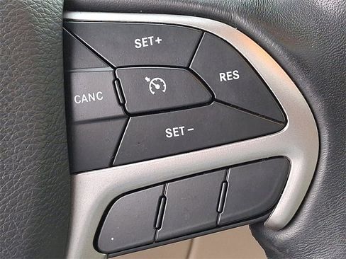 Used 2020 Jeep Grand Cherokee Limited image 24