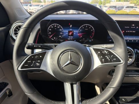 Certified 2025 Mercedes-Benz GLB 250 4MATIC image 18