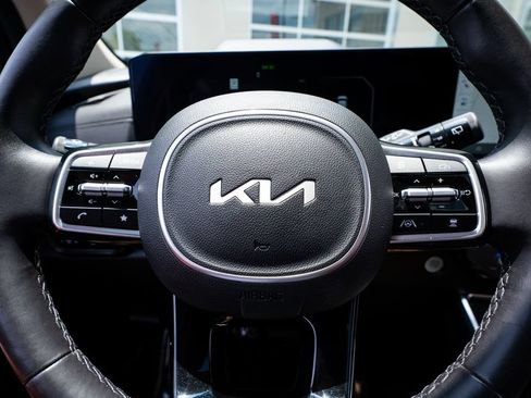 Used 2025 Kia Carnival SX Prestige FWD image 33