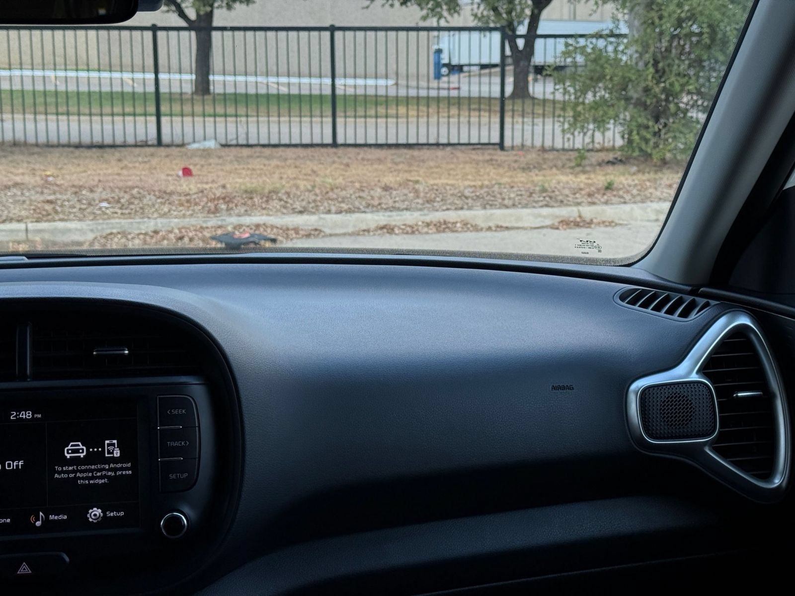 Used 2025 Kia Soul LX w/ LX Technology Package FWD image 34