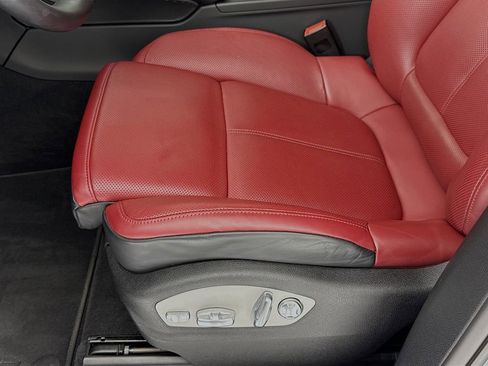 Certified 2025 Porsche Macan image 13