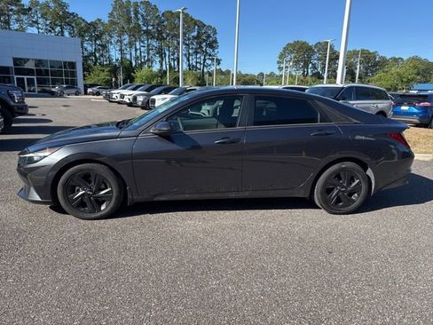 Used 2022 Hyundai Elantra SEL FWD image 13