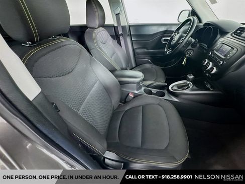 Used 2016 Kia Soul + FWD image 25