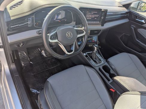 Used 2025 Volkswagen Jetta SE FWD image 13