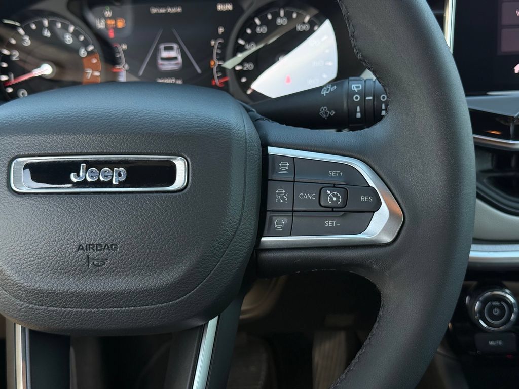 Used 2025 Jeep Compass Limited AWD/4WD image 11