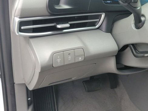 Used 2025 Hyundai Elantra SE w/ Cargo Package image 17