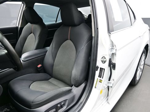 Used 2019 Toyota Camry LE w/ Convenience Package FWD image 12