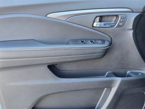 Used 2025 Honda Ridgeline RTL image 11