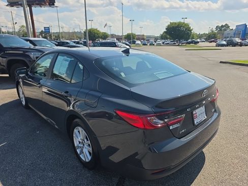 Used 2025 Toyota Camry LE FWD image 6