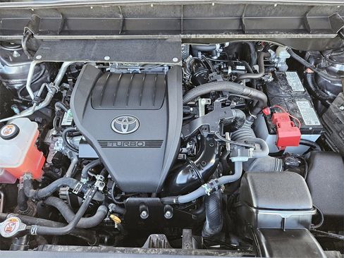 Used 2024 Toyota Highlander XLE image 32