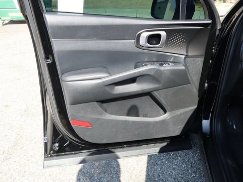 Used 2023 Kia Sorento EX FWD image 9