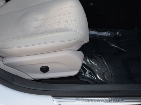 Used 2017 Mercedes-Benz E 300 4MATIC image 16