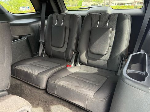 Used 2018 Ford Explorer XLT w/ Equipment Group 201A image 10