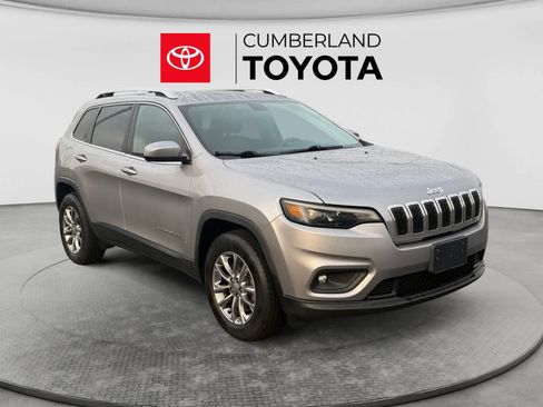 Used 2019 Jeep Cherokee Latitude Plus w/ Cold Weather Group AWD/4WD image 7