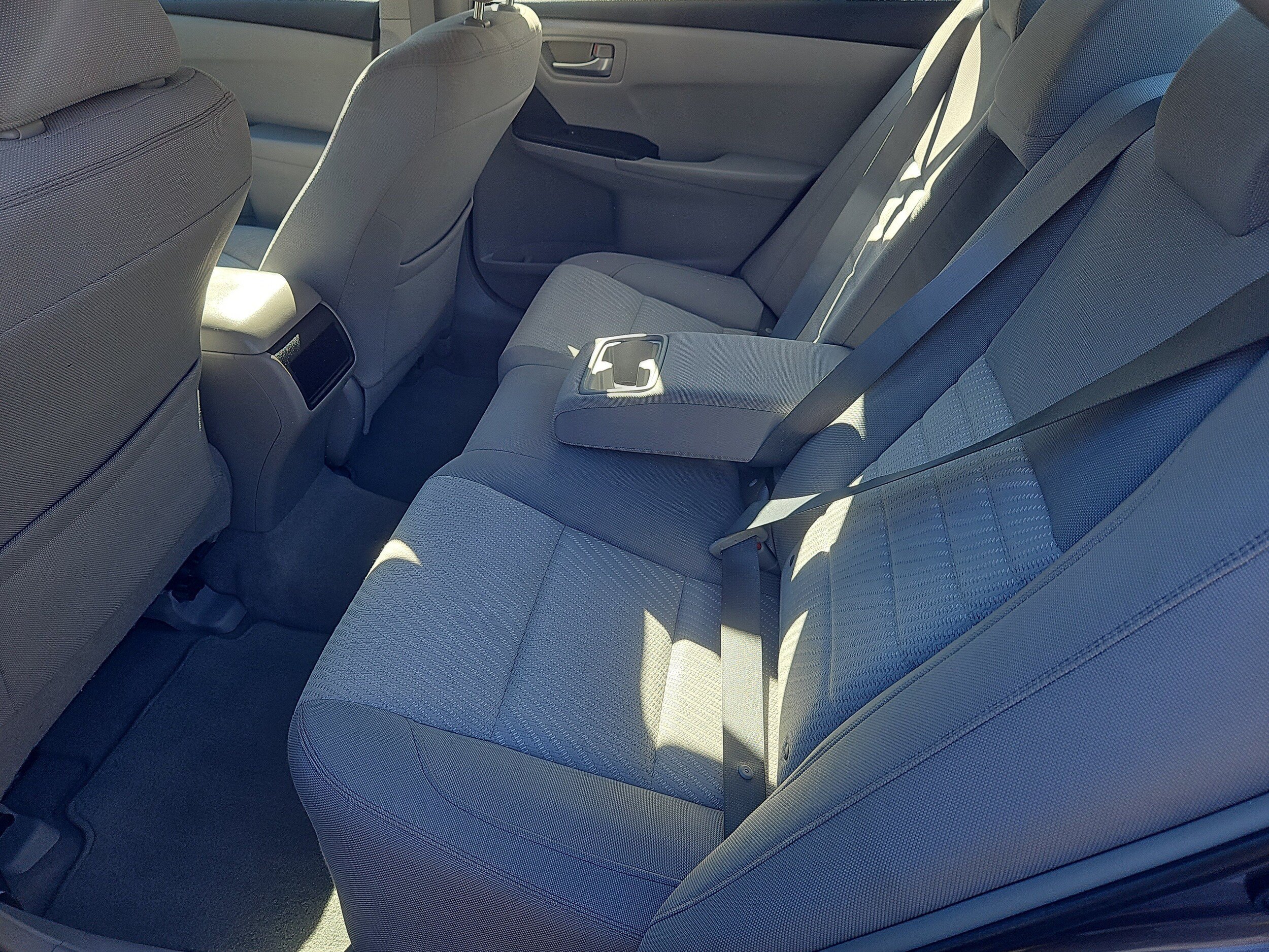 Used 2015 Toyota Camry LE FWD image 25