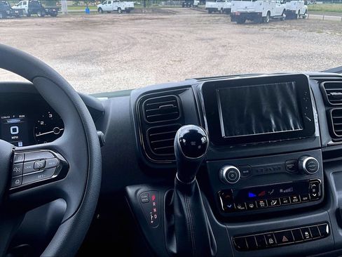 New 2024 RAM ProMaster 2500 w/ Convenience Group FWD image 6