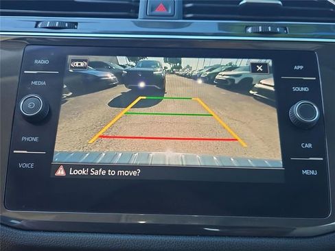 Used 2022 Volkswagen Tiguan SE FWD image 19