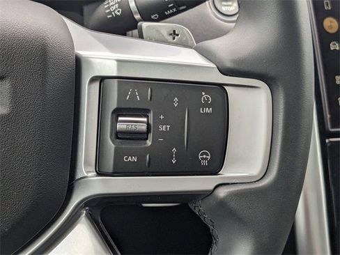 Used 2024 Land Rover Discovery S image 32