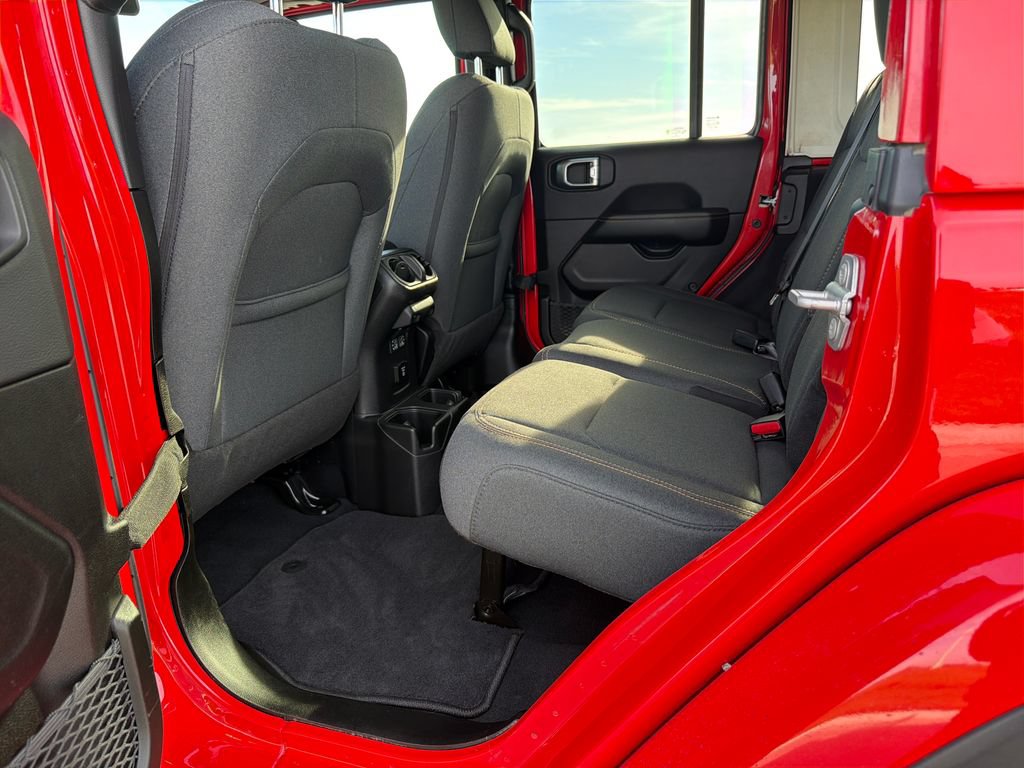 Used 2026 Jeep Wrangler Unlimited Sahara AWD/4WD image 17