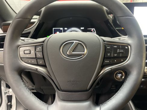 Used 2025 Lexus ES 300h w/ Premium Package image 17
