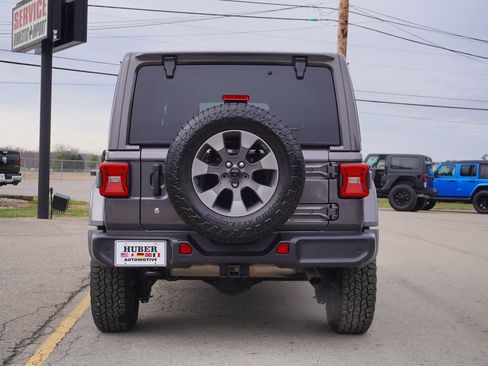Used 2018 Jeep Wrangler Unlimited Sahara image 6