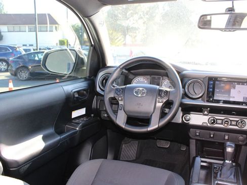 Used 2016 Toyota Tacoma TRD Off-Road image 26