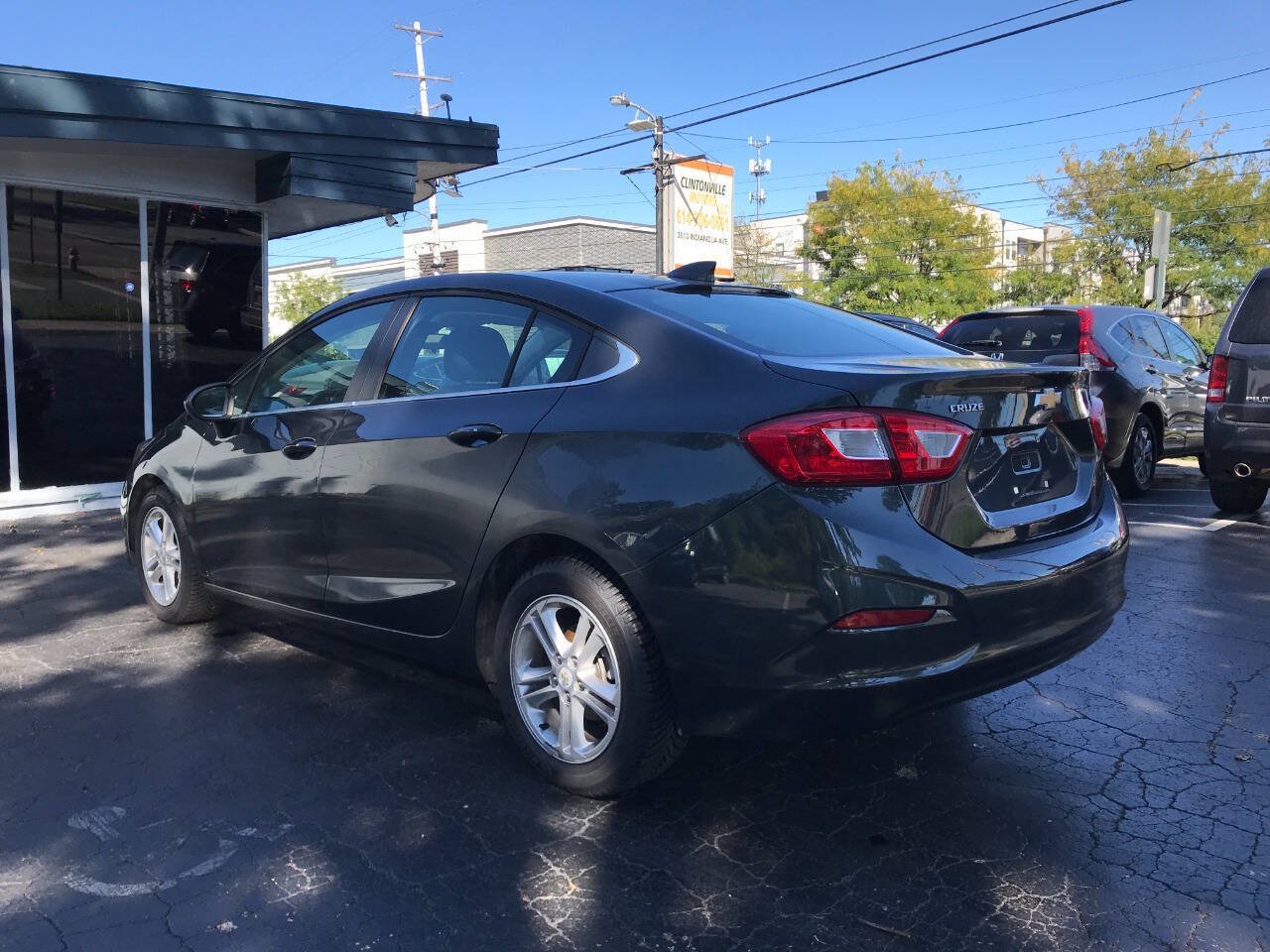 Used 2018 Chevrolet Cruze LT w/ Convenience Package FWD image 5