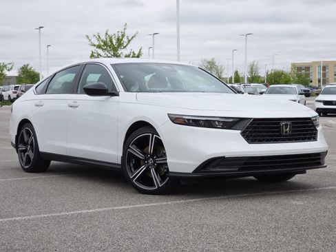 Used 2023 Honda Accord Sport image 2