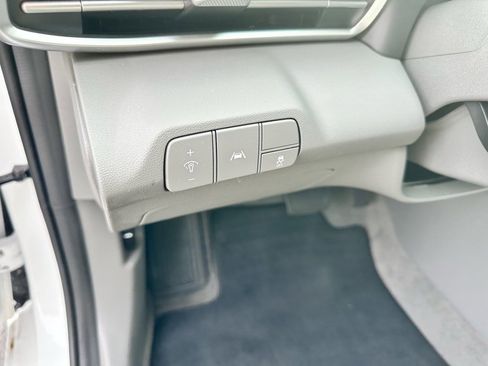 Used 2023 Hyundai Elantra SEL w/ Cargo Package image 16