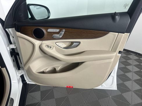 Used 2020 Mercedes-Benz GLC 300 image 15