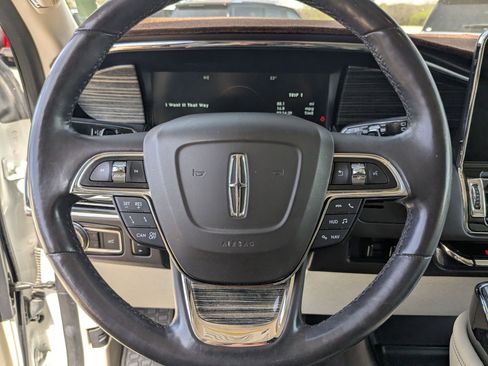 Used 2020 Lincoln Navigator Black Label w/ Cargo Convenience Package image 13