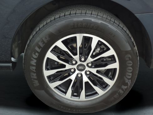 Used 2025 Ford Expedition Platinum AWD/4WD image 9
