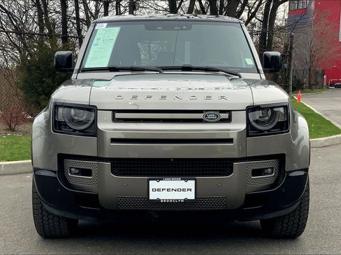 Used 2025 Land Rover Defender 110 X-Dynamic SE AWD/4WD image 3