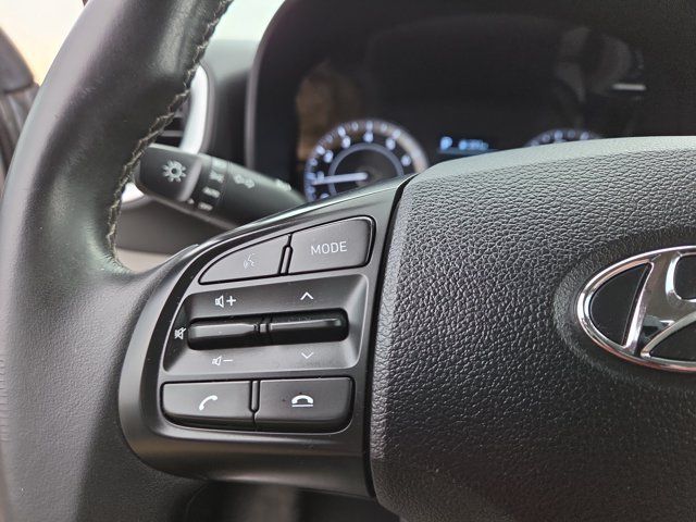 Certified 2022 Hyundai Venue SEL FWD image 18