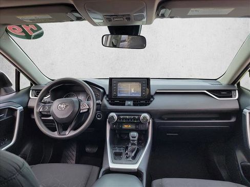 Used 2019 Toyota RAV4 XLE image 18