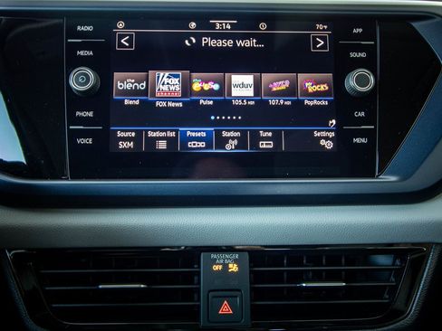 Certified 2022 Volkswagen Taos SE image 37