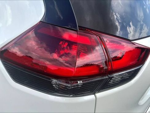 Used 2020 Nissan Rogue SV FWD image 23