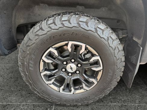 Used 2024 Chevrolet Silverado 1500 ZR2 w/ Technology Package AWD/4WD image 9