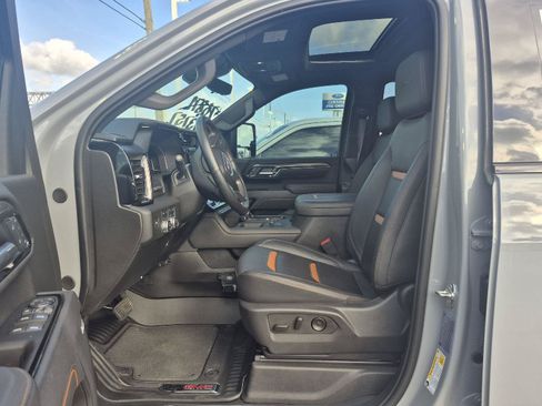 Used 2025 GMC Sierra 2500 AT4 w/ AT4 Premium Plus Package AWD/4WD image 2