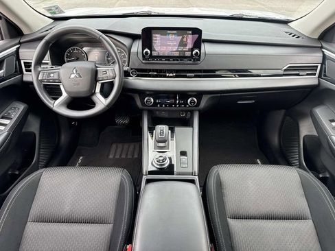 Used 2022 Mitsubishi Outlander ES image 17