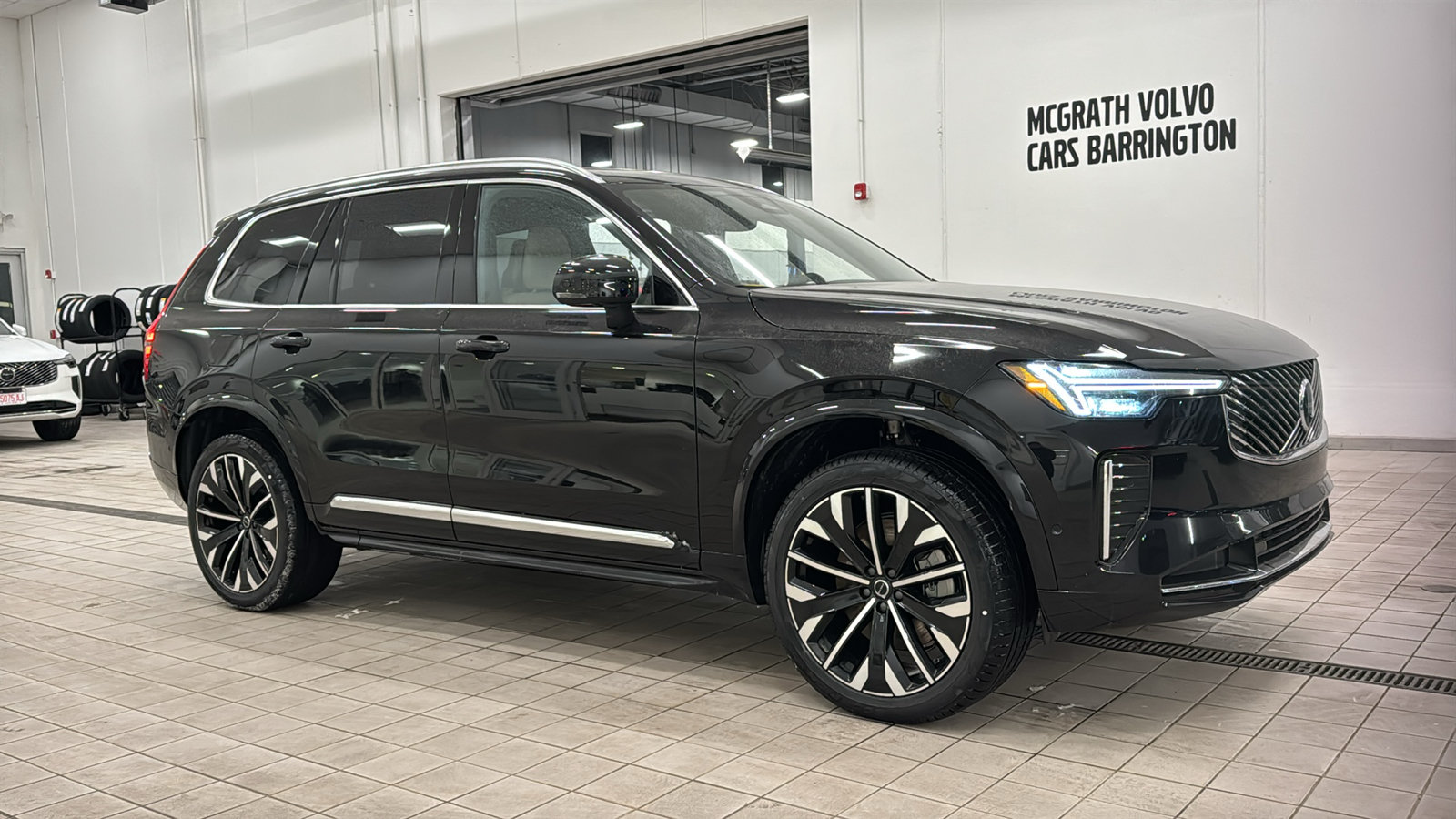 New 2026 Volvo XC90 T8 Plus w/ Protection Package Premier AWD/4WD image 3