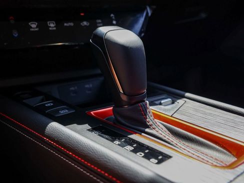 New 2026 Nissan Kicks SR FWD image 29