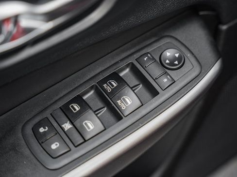 Used 2019 Jeep Cherokee Limited image 42